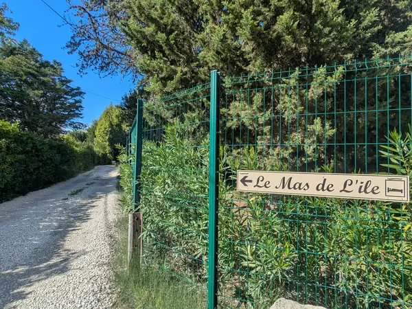 Access to Mas de l'Île