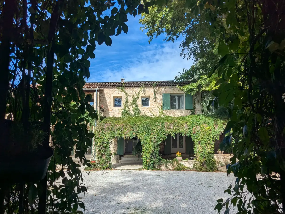 Jardin de la maison d'hôtes le Mas de l'île à Avignon