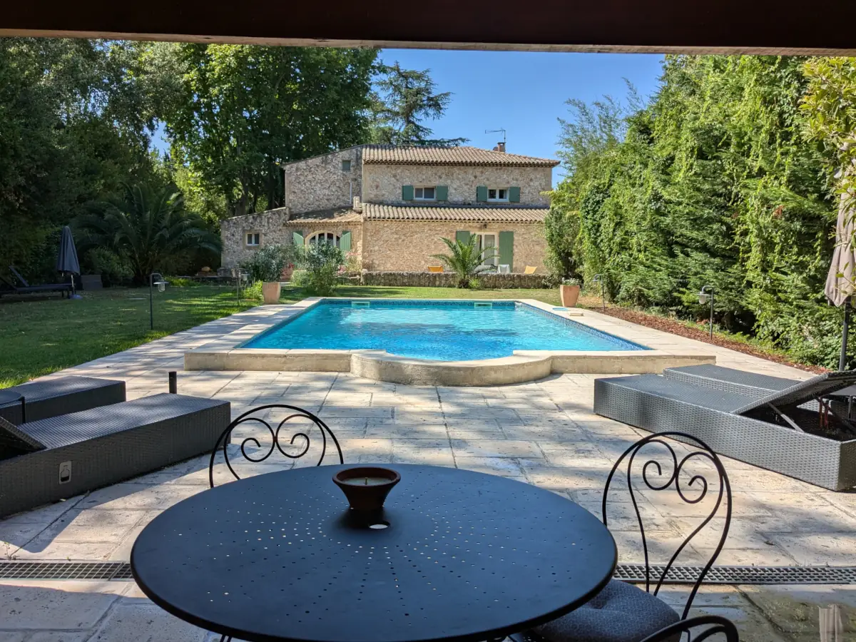 Piscine de la maison d'hôtes le Mas de l'île à Avignon